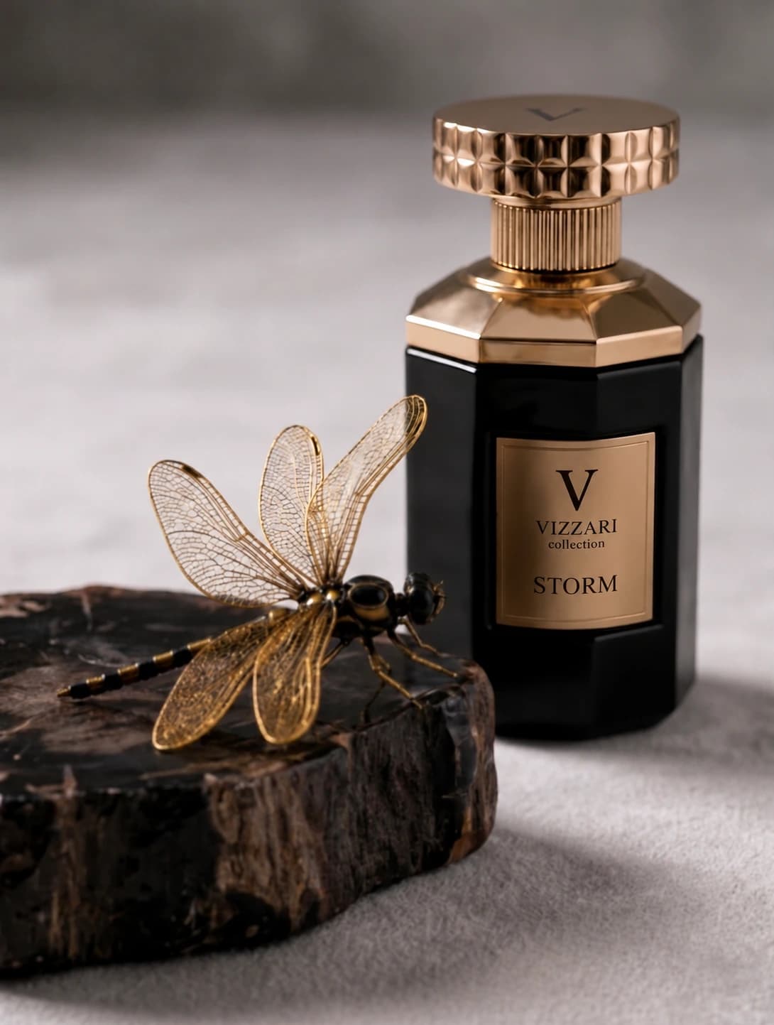 Vizzari Storm perfume bottle with bee detail